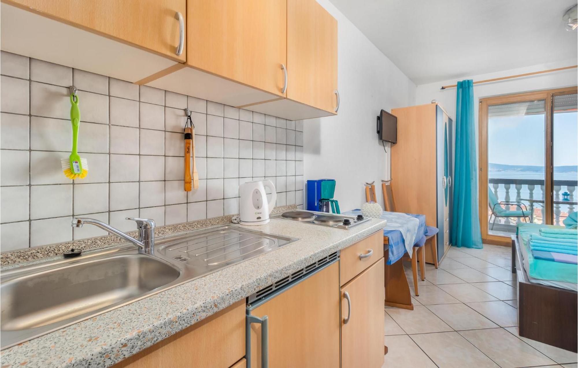 1 Bedroom Cozy Apartment In ซริกเวนิซา ภายนอก รูปภาพ