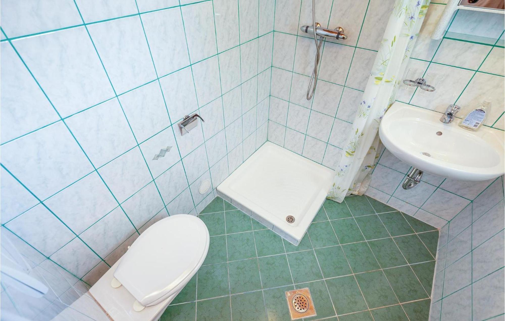1 Bedroom Cozy Apartment In ซริกเวนิซา ภายนอก รูปภาพ
