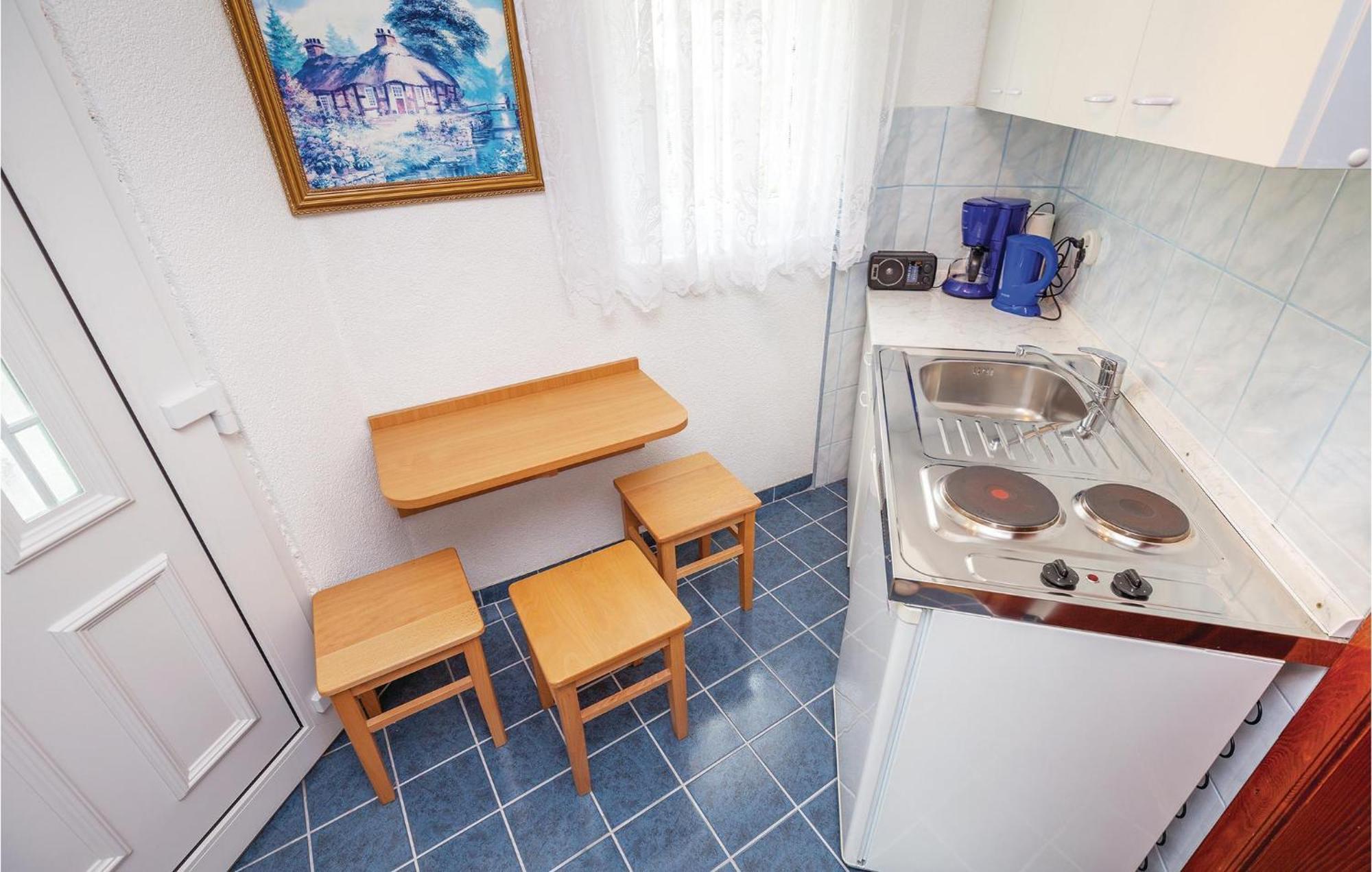 1 Bedroom Cozy Apartment In ซริกเวนิซา ภายนอก รูปภาพ