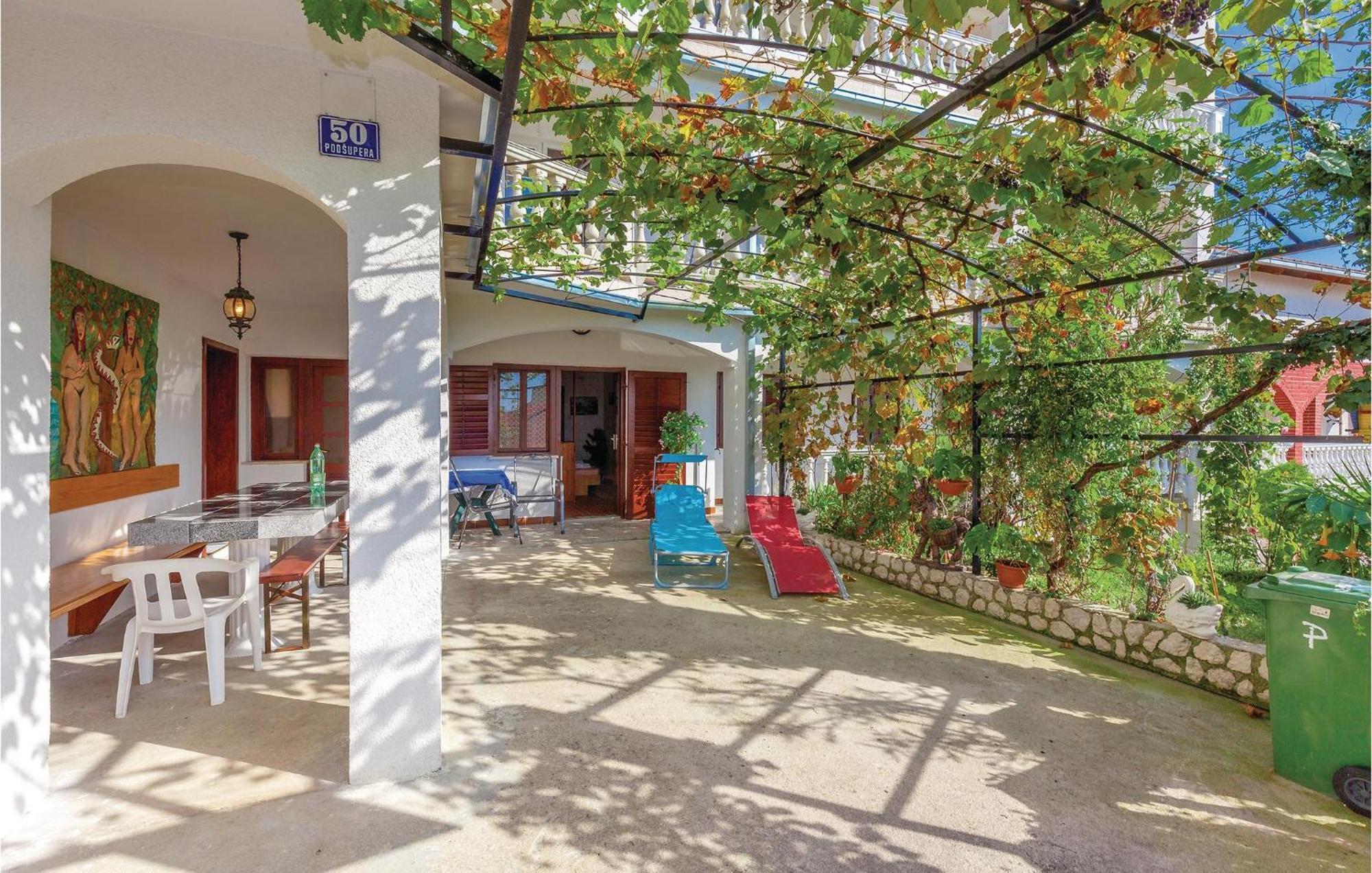 1 Bedroom Cozy Apartment In ซริกเวนิซา ภายนอก รูปภาพ