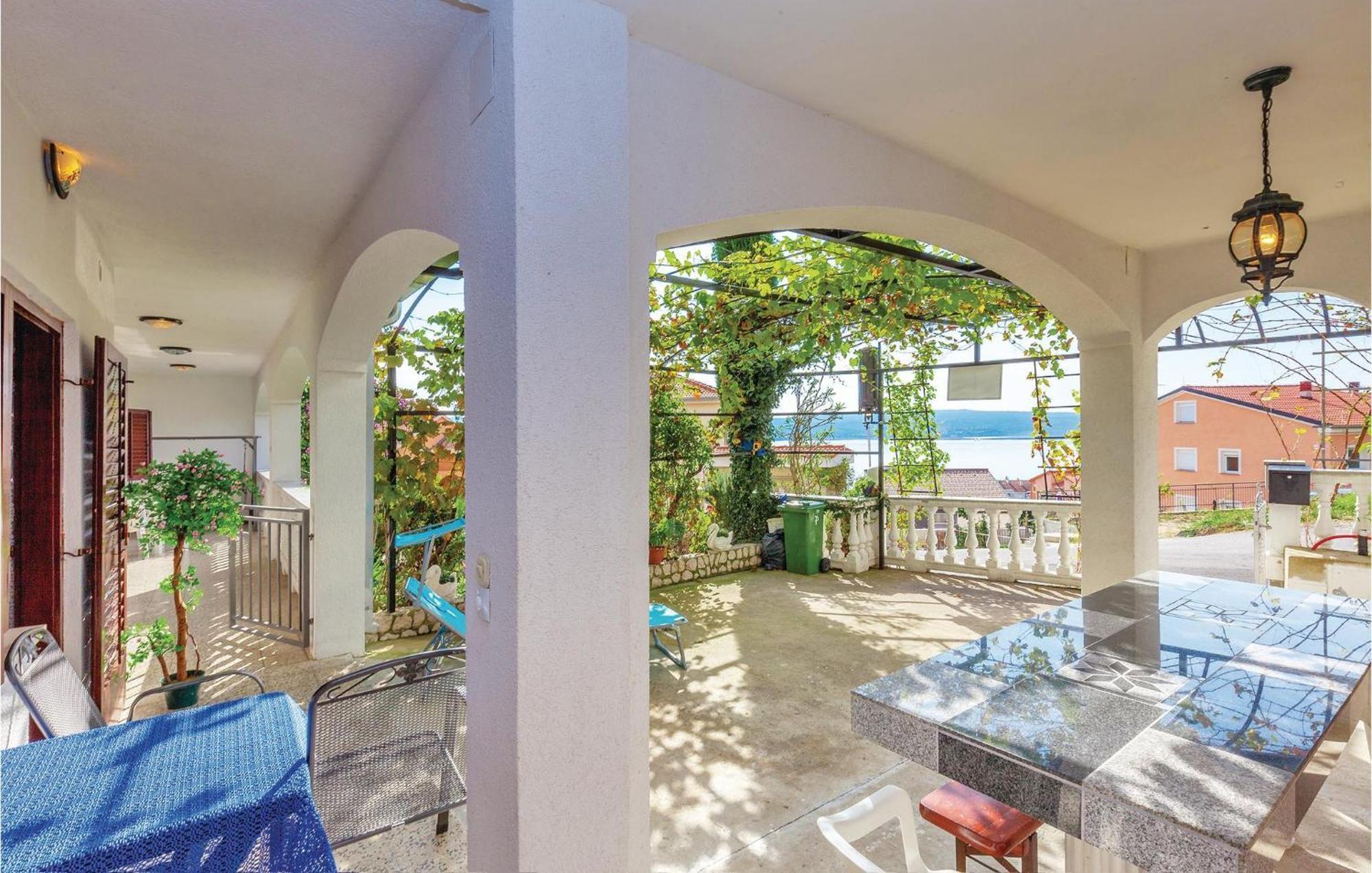 1 Bedroom Cozy Apartment In ซริกเวนิซา ภายนอก รูปภาพ