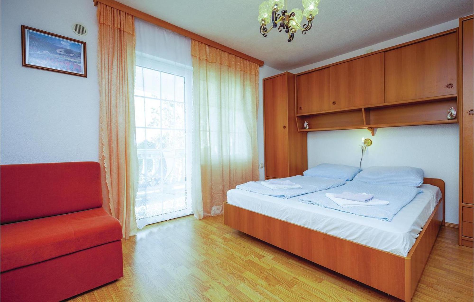 1 Bedroom Cozy Apartment In ซริกเวนิซา ภายนอก รูปภาพ