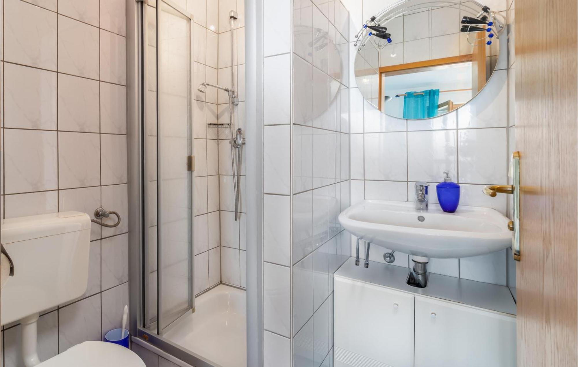 1 Bedroom Cozy Apartment In ซริกเวนิซา ภายนอก รูปภาพ