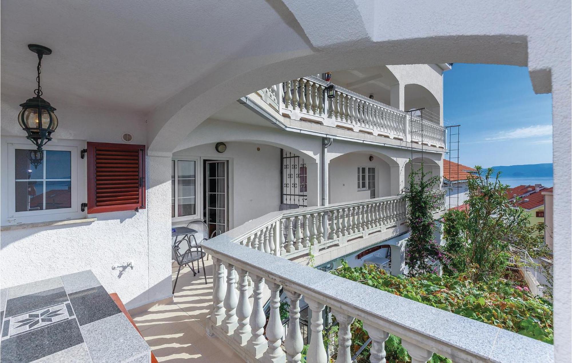 1 Bedroom Cozy Apartment In ซริกเวนิซา ภายนอก รูปภาพ