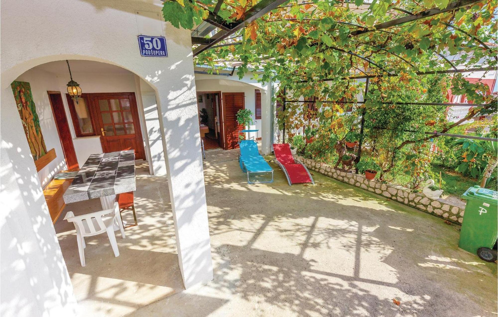 1 Bedroom Cozy Apartment In ซริกเวนิซา ภายนอก รูปภาพ